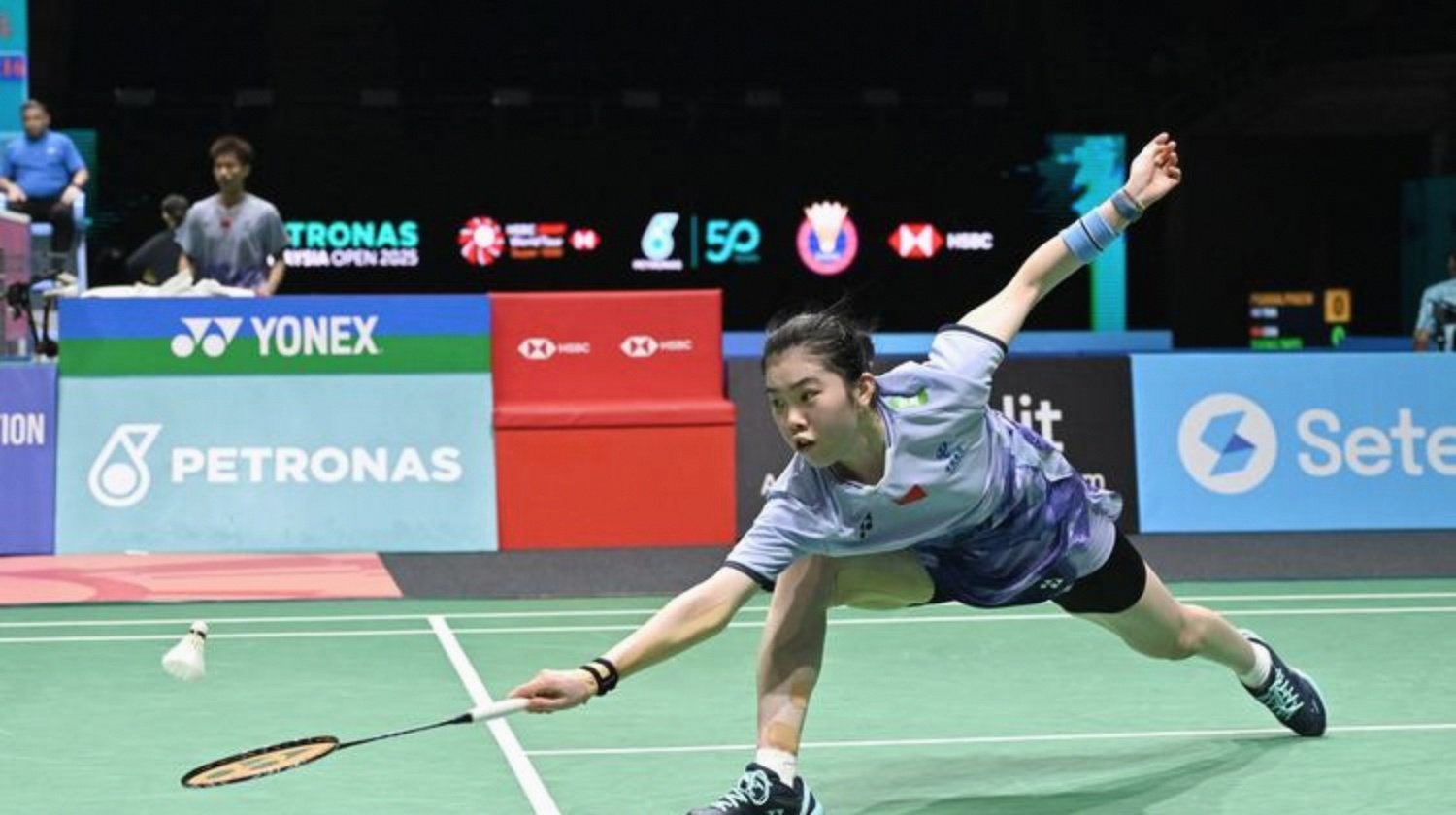 羽毛球明星选手受伤退赛，引发热议