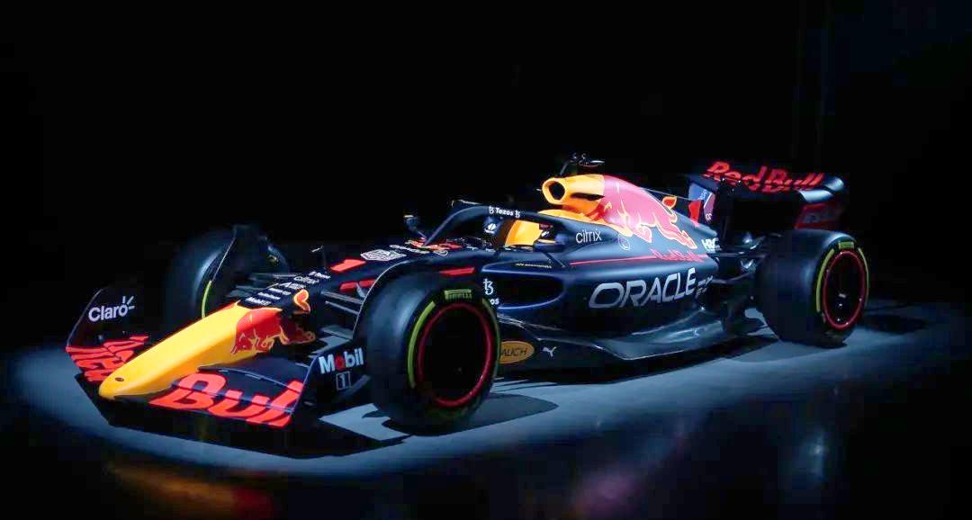 哈斯车队绝杀阿斯顿马丁，汉密尔顿点燃赛场