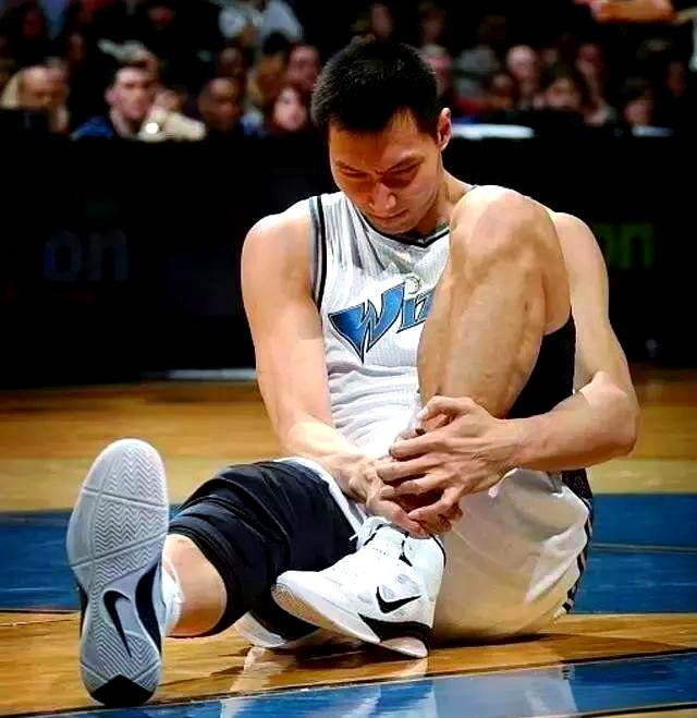 深圳队力克四川队，易建联状态火热