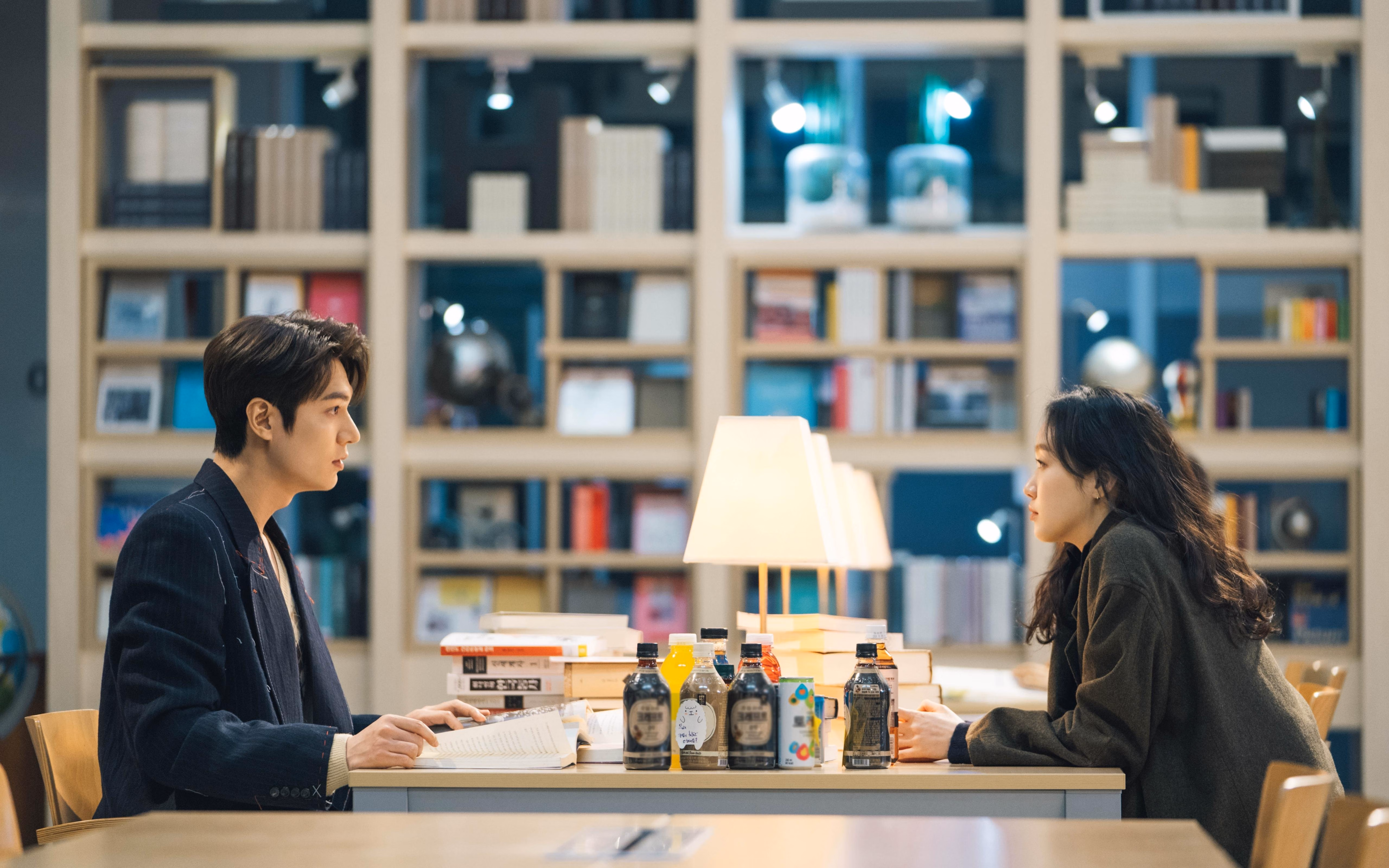 看到您的关键词,一个充满戏剧性的足球故事瞬间在脑海中成型。这不仅仅是一场胜利,更是一位球星在重压下蜕变为关键先生的加冕礼