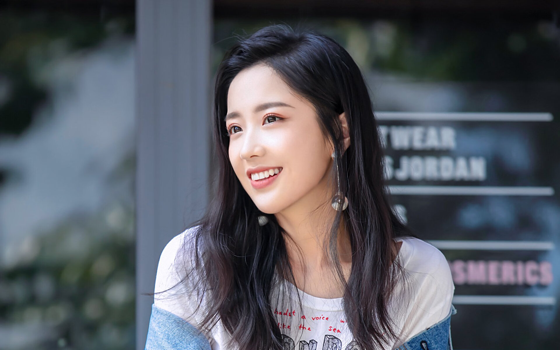 棋手格林，他用指尖操控着广东与新疆的棋盘