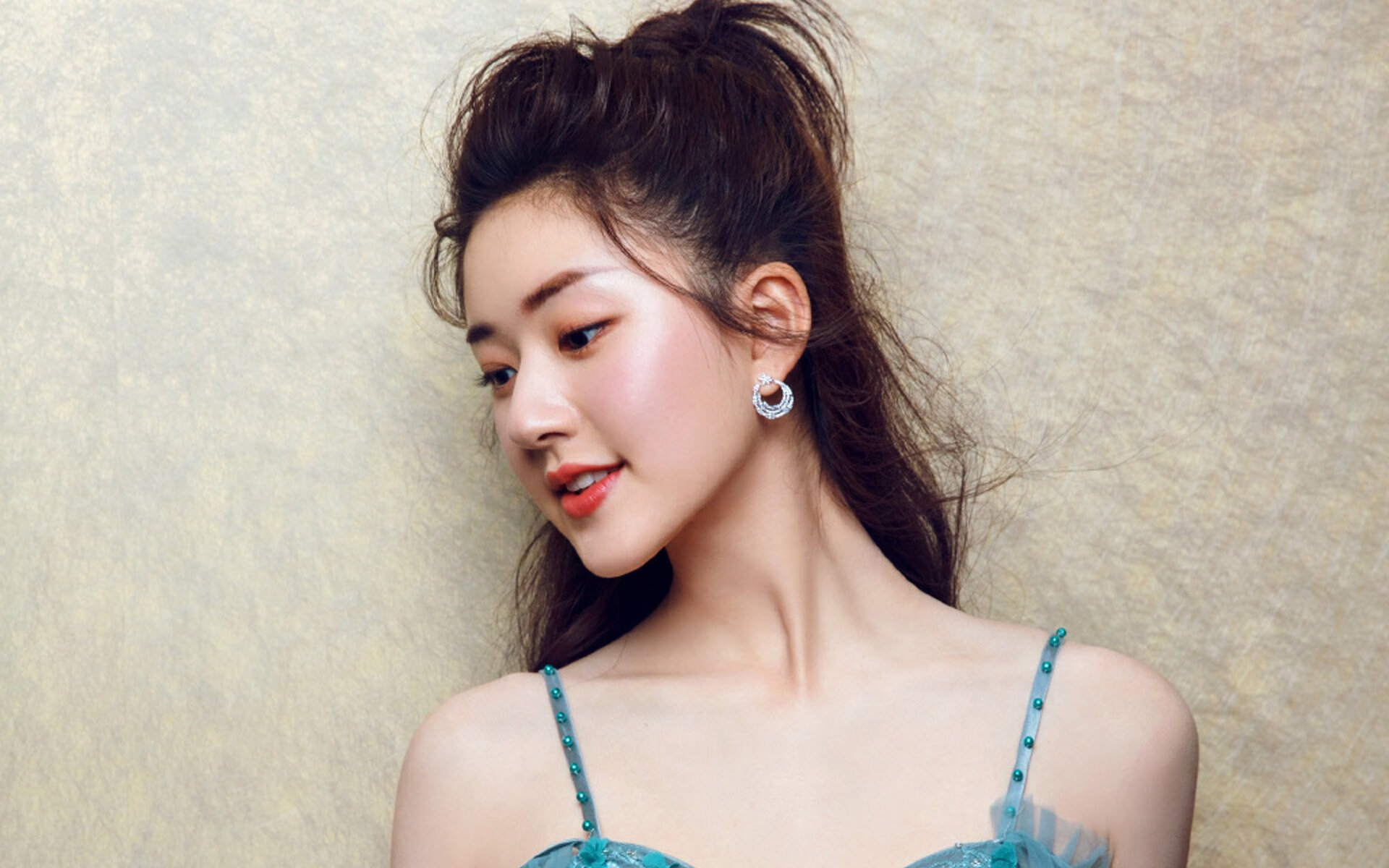 跨界巅峰对决，欧冠决赛赛场惊现篮球大战，浙江队火力全开压制鹈鹕队