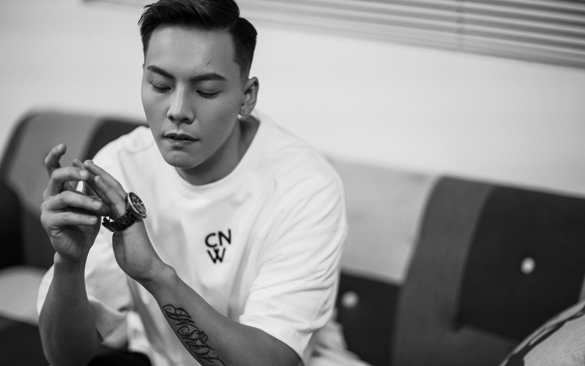 当戈壁风沙遇见奥兰多魔法，范弗利特用火热状态为东西方后卫写下唯一注脚